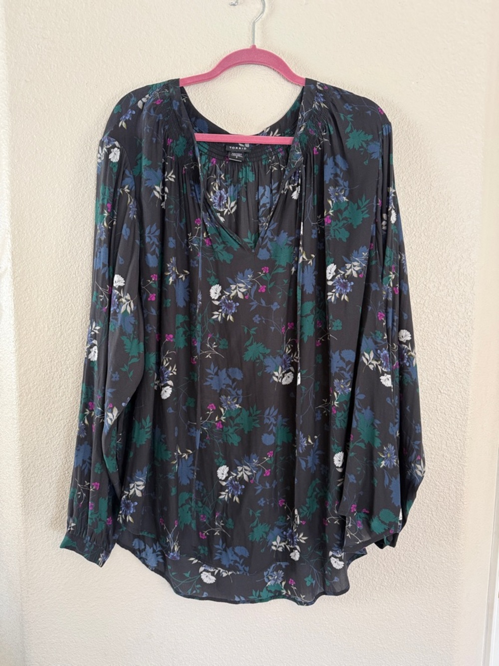Torrid Womens Black Floral Long-Sleeve V-Neck Blouse size 5 (28)